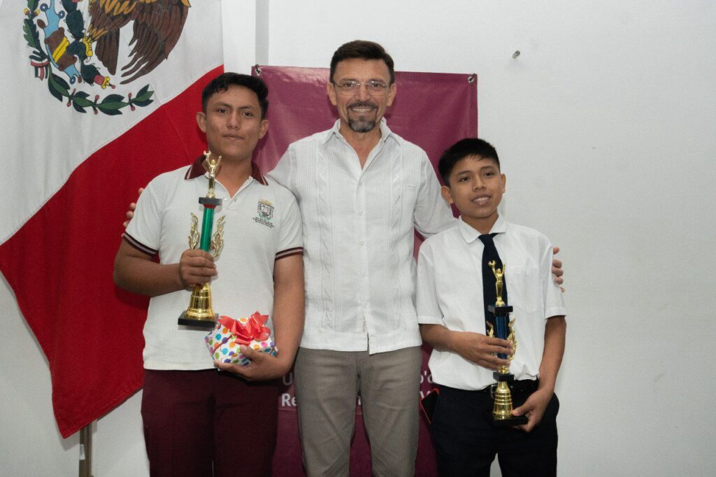 Más de mil estudiantes participaron en el Concurso Estatal de Oratoria 2025 IMG 20250609 WA0020 1024x682