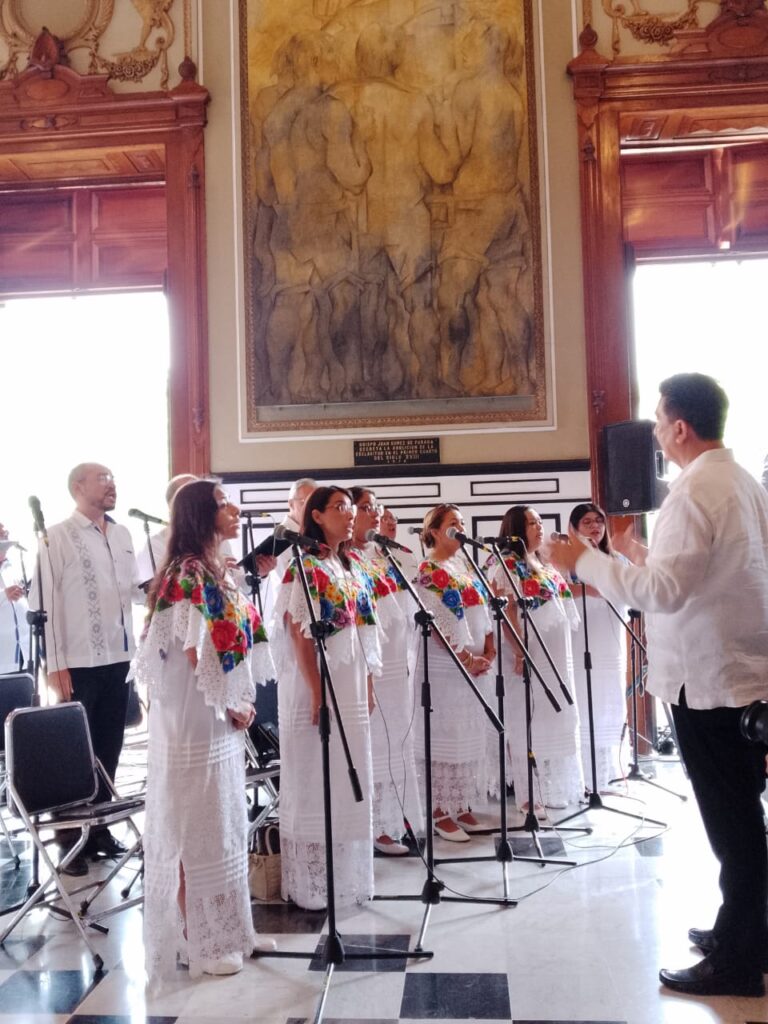 Fidencio Briceño Chel recibe la Medalla Eligio Ancona IMG 20250617 WA0037 768x1024