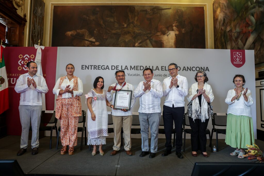 Fidencio Briceño Chel recibe la Medalla Eligio Ancona Imagen De WhatsApp 2025 06 17 A Las 15.55.16 C8217dc4 2 1024x683