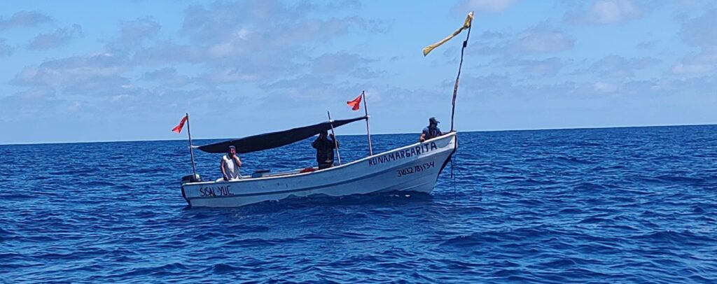 Termina pesadilla para pescadores; son rescatados con vida, en altamar IMG 20250711 WA0005 1024x406