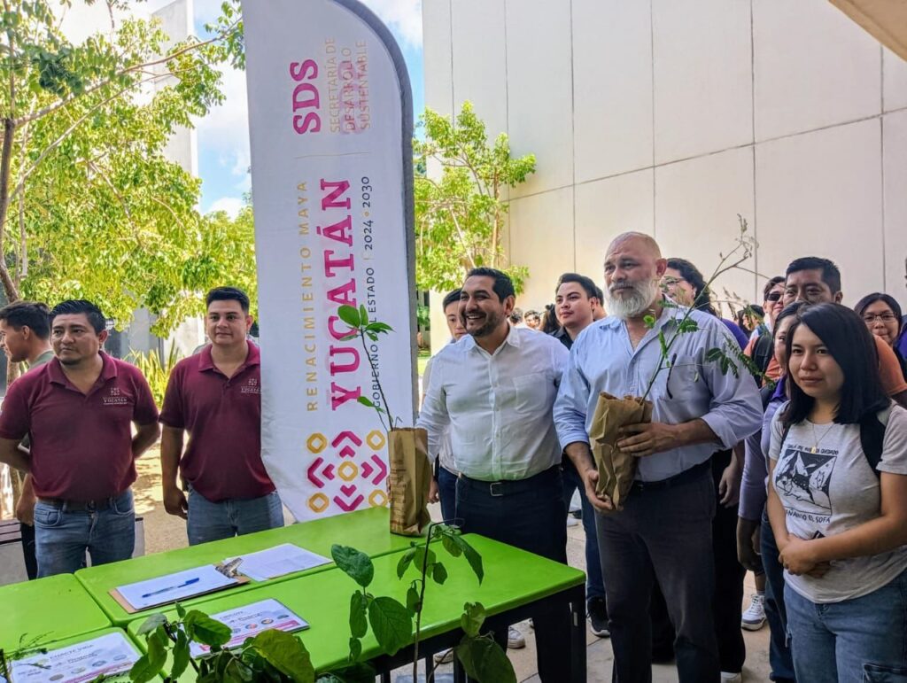 Estudiantes de la UPY se suman a jornada de reforestación IMG 20250730 WA0016 1 1024x771