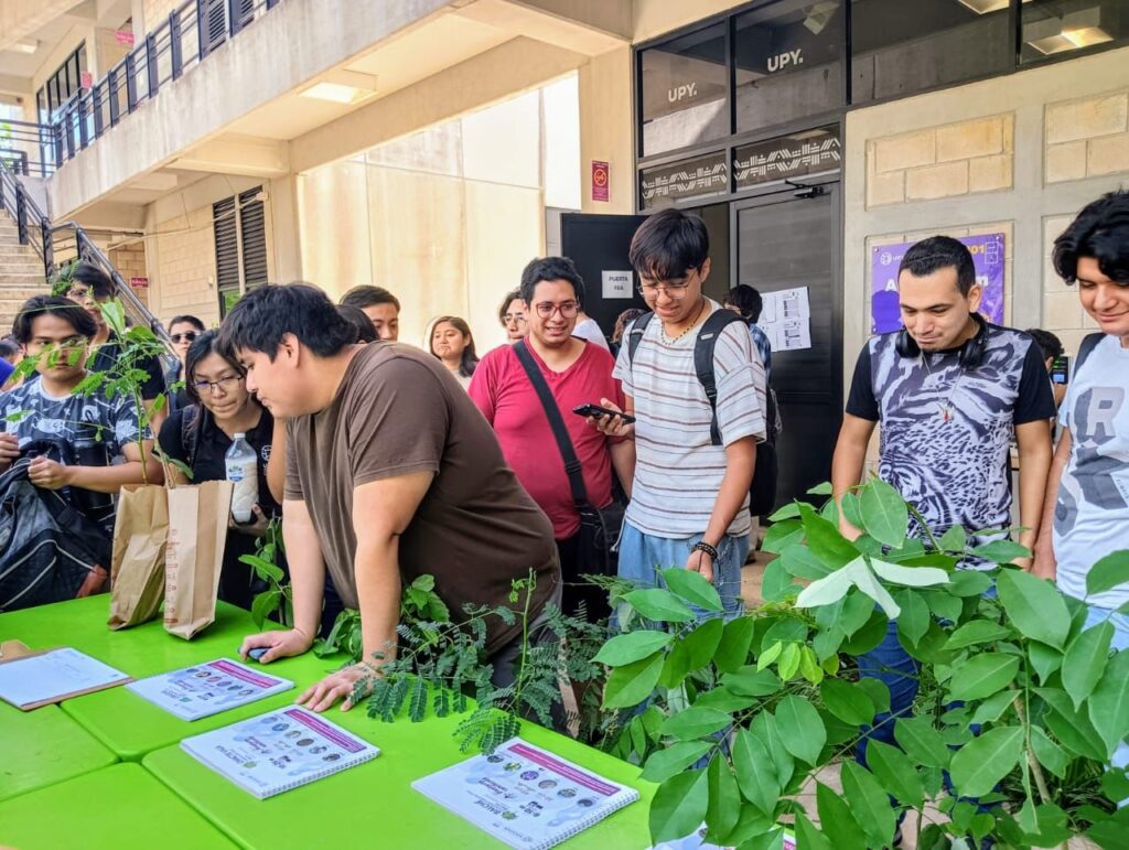 Estudiantes de la UPY se suman a jornada de reforestación IMG 20250730 WA0019 1024x771