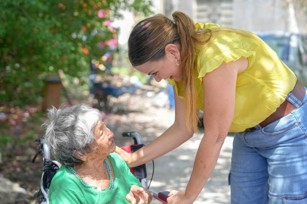 Cuidar y aligerar la carga de todos los días de las personas mayores es prioridad para Cecilia Patrón Imagen De WhatsApp 2025 07 04 A Las 15.07.32 83ee5a0f 1024x682