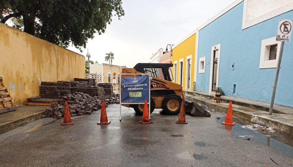El Ayuntamiento de Mérida inicia la restauración de adoquines de la Ermita IMG 20250731 WA0019 1024x586
