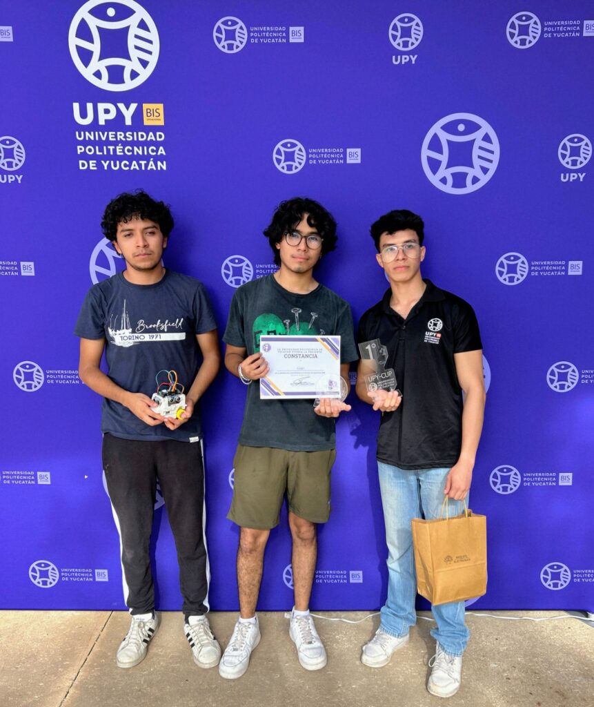 UPY gana tres primeros lugares en concurso de robótica IMG 20250802 WA0029 861x1024
