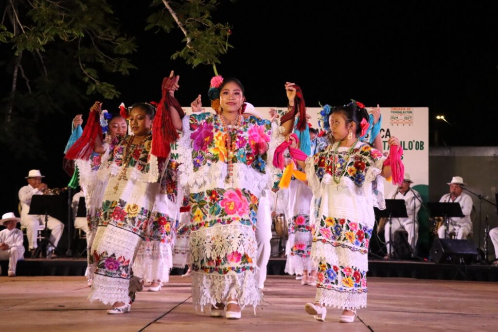 Con pasarela, jarana y artesanías, Yucatán honra al pueblo maya IMG 20250817 WA0050 1024x682