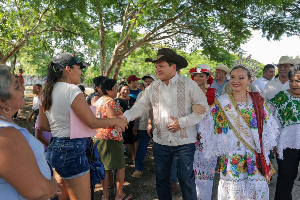 Díaz Mena refrenda compromiso con el campo yucateco IMG 20251004 WA0094 1024x683