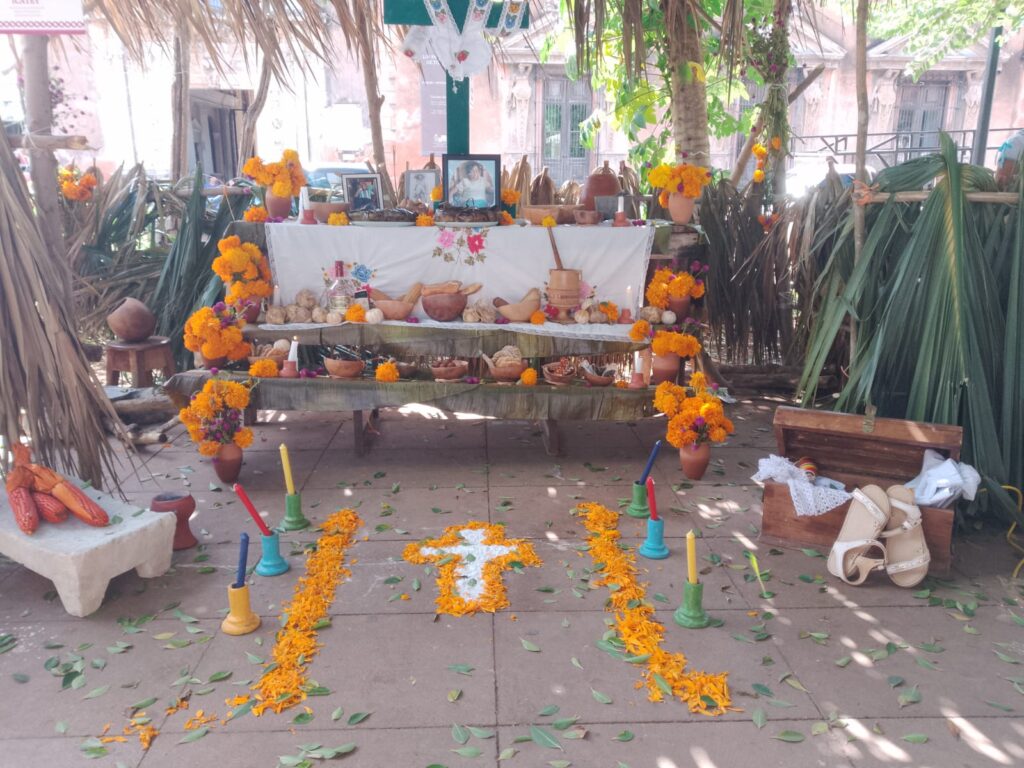 Altares del alma: Yucatán celebra la vida entre flores, sabores y memoria maya IMG 20251029 WA0012 1 1024x768