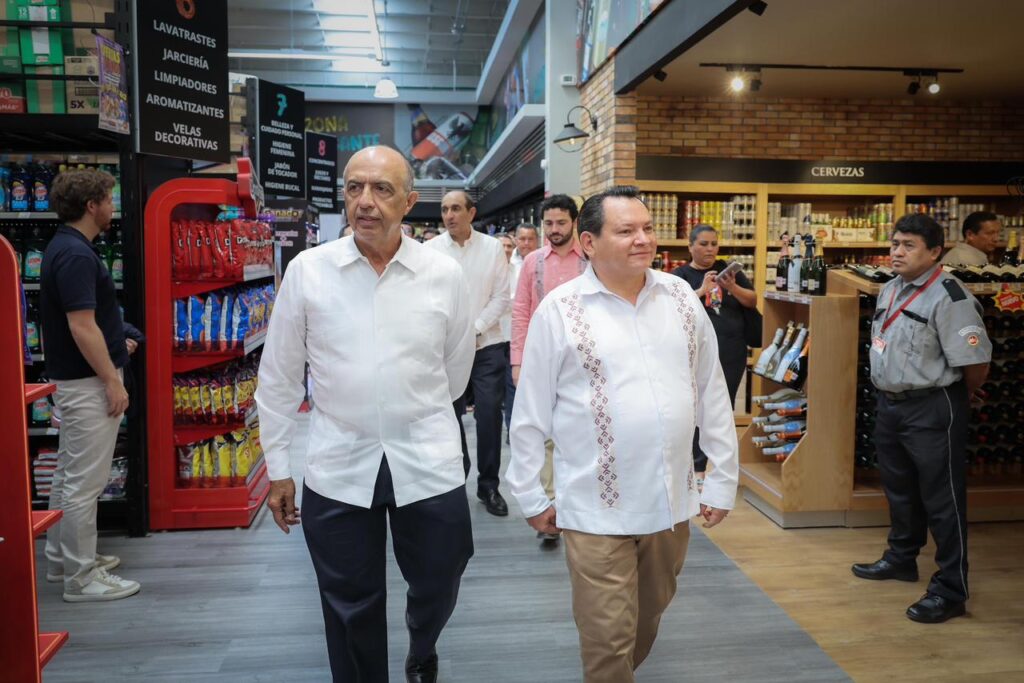 Súper Akí: la fuerza del comercio yucateco que impulsa el desarrollo regional IMG 20251029 WA0055 1024x683