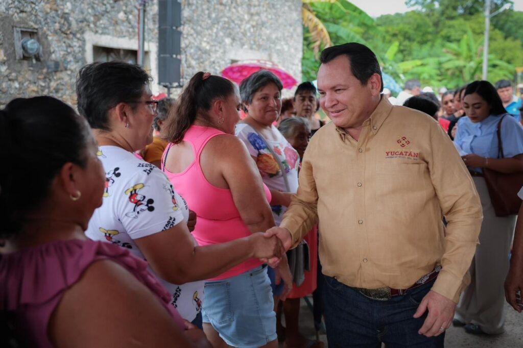 Gobernador Joaquín Díaz Mena impulsa obras para mejorar movilidad en Calotmul IMG 20251118 WA0012 1024x682