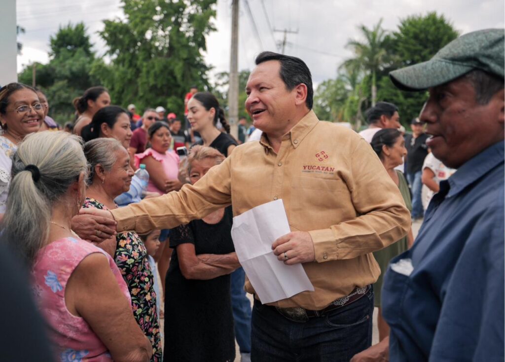 Gobernador Joaquín Díaz Mena impulsa obras para mejorar movilidad en Calotmul IMG 20251118 WA0014 1024x734