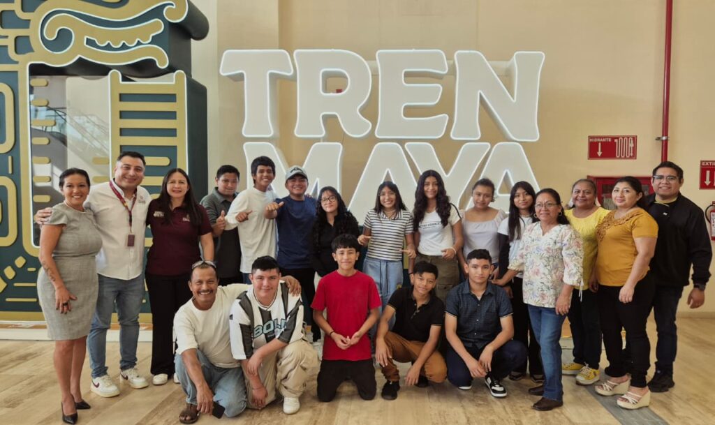 Premian constancia de adolescentes de Renacer ADN con recorrido en el Tren Maya IMG 20251119 WA0046 1024x609