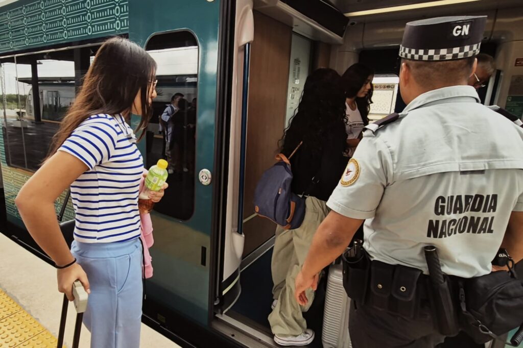 Premian constancia de adolescentes de Renacer ADN con recorrido en el Tren Maya IMG 20251119 WA0050 1024x682