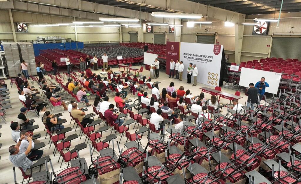Yucatán fortalece infraestructura educativa con entrega de mobiliario escolar IMG 20251209 WA0016 1024x626