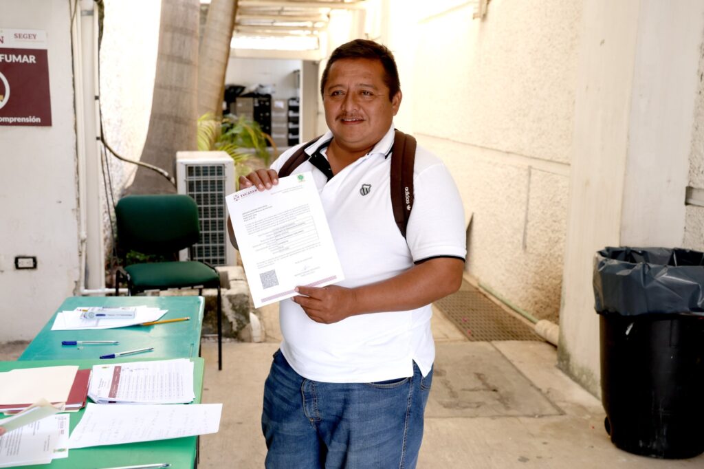 Yucatán realiza asignación histórica de plazas al Personal de Apoyo y Asistencia a la Educación WhatsApp Image 2025 12 16 At 11.32.34 1024x682