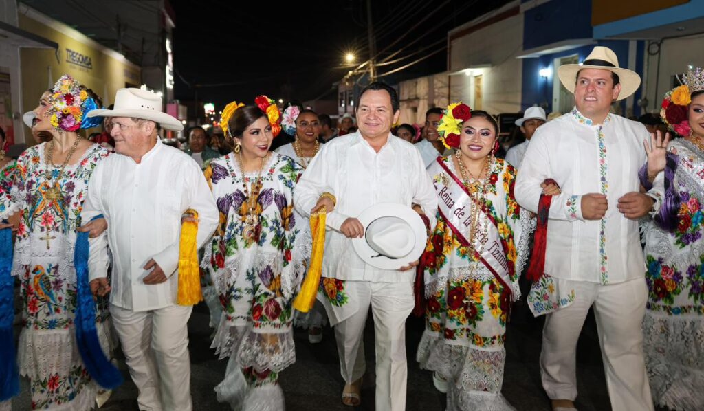 Nancy Cutiz Pech es coronada Reina de la Feria de Reyes Tizimín 2026 WhatsApp Image 2025 12 31 At 09.17.01 1024x598