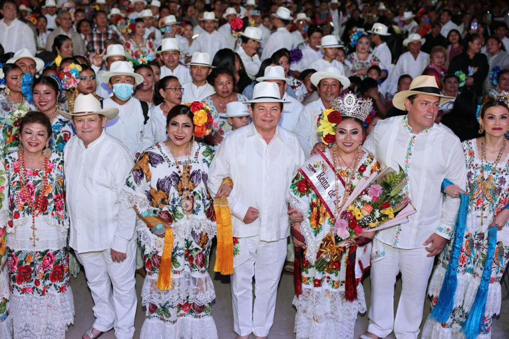 Nancy Cutiz Pech es coronada Reina de la Feria de Reyes Tizimín 2026 WhatsApp Image 2025 12 31 At 09.17.07 1 1024x683