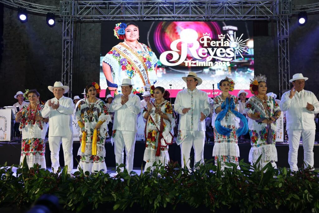 Nancy Cutiz Pech es coronada Reina de la Feria de Reyes Tizimín 2026 WhatsApp Image 2025 12 31 At 09.17.07 1024x683