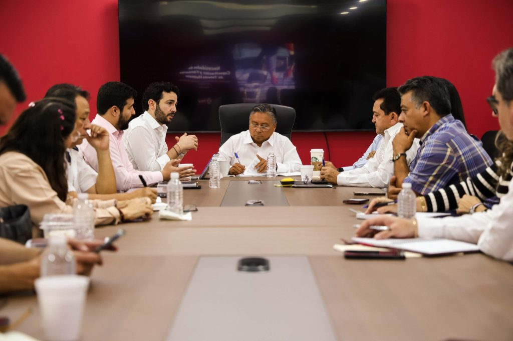 Acuerdan estrategia para conectar escuelas y empresas en Yucatán Comunicado 26 125 2 1024x682