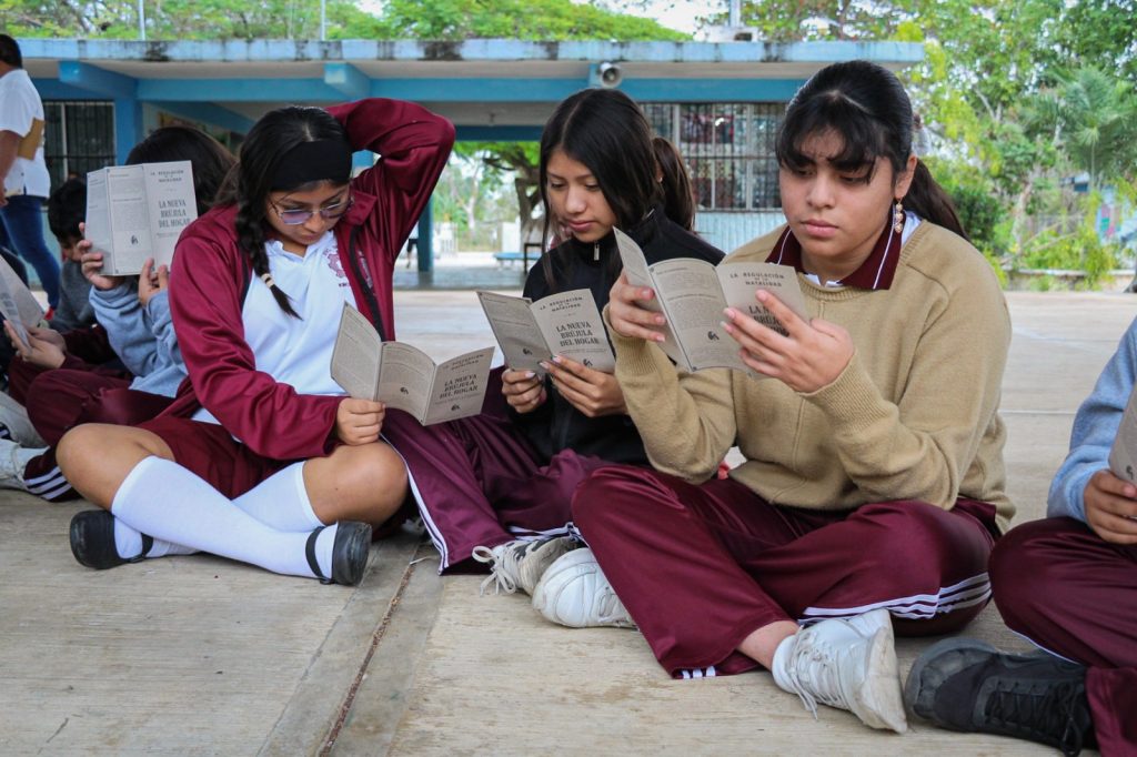 Invita Sedeculta a reflexionar sobre el papel de las mujeres en la vida pública con la obra Bravas Muchachas WhatsApp Image 2026 01 28 At 11.43.40 1024x682
