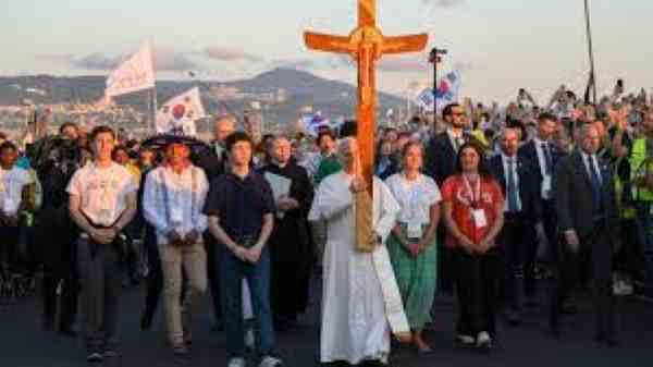 HOMILÍA “Ustedes son la sal de la tierra. Ustedes son la luz del mundo” 44 3