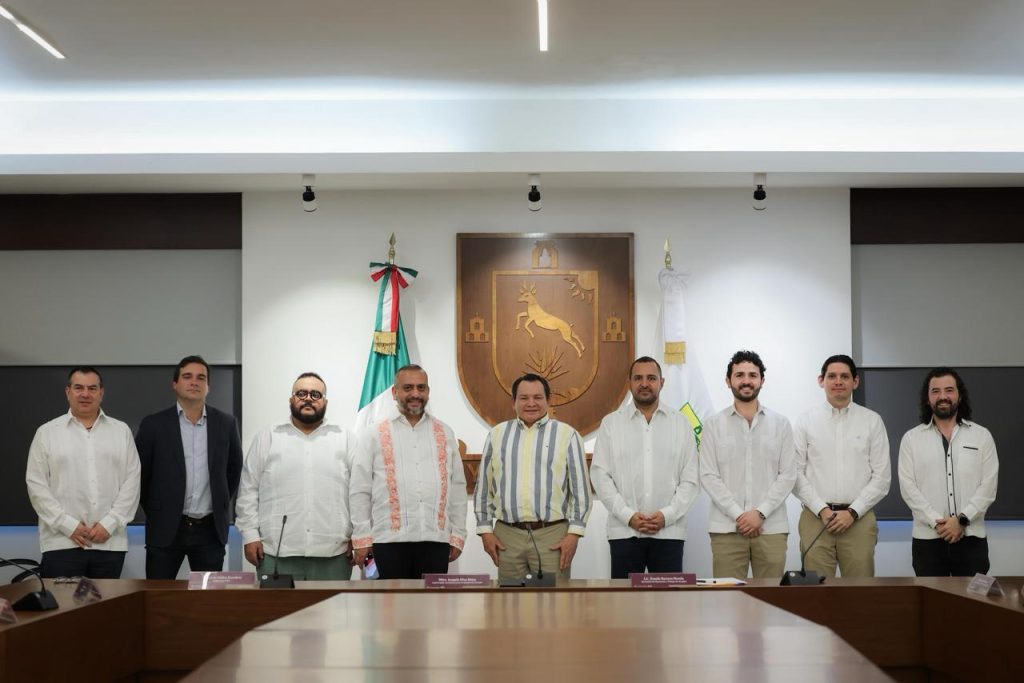 Exploran oportunidades para impulsar industria aeronáutica en Yucatán WhatsApp Image 2026 02 06 At 16.31.18 1 1024x683