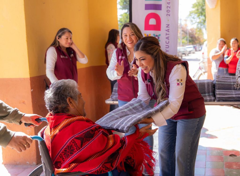 DIF Yucatán lleva abrigo y protección a comisarías de Mérida por bajas temperaturas WhatsApp Image 2026 02 07 At 11.10.15 1024x749