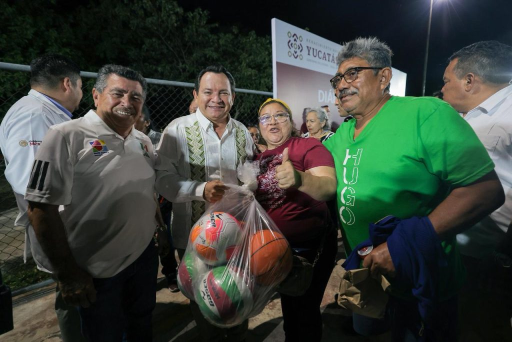 En Diálogos con el Pueblo atienden necesidades del poniente de Mérida 011304c4 B075 4b9e 8c39 43547c599e97 1024x683