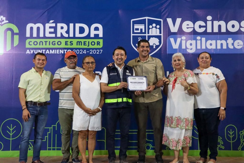 Ayuntamiento de Mérida fortalece la unión vecinal con el nombramiento de cuidadores de parque WhatsApp Image 2026 03 01 At 14.42.15 1024x683