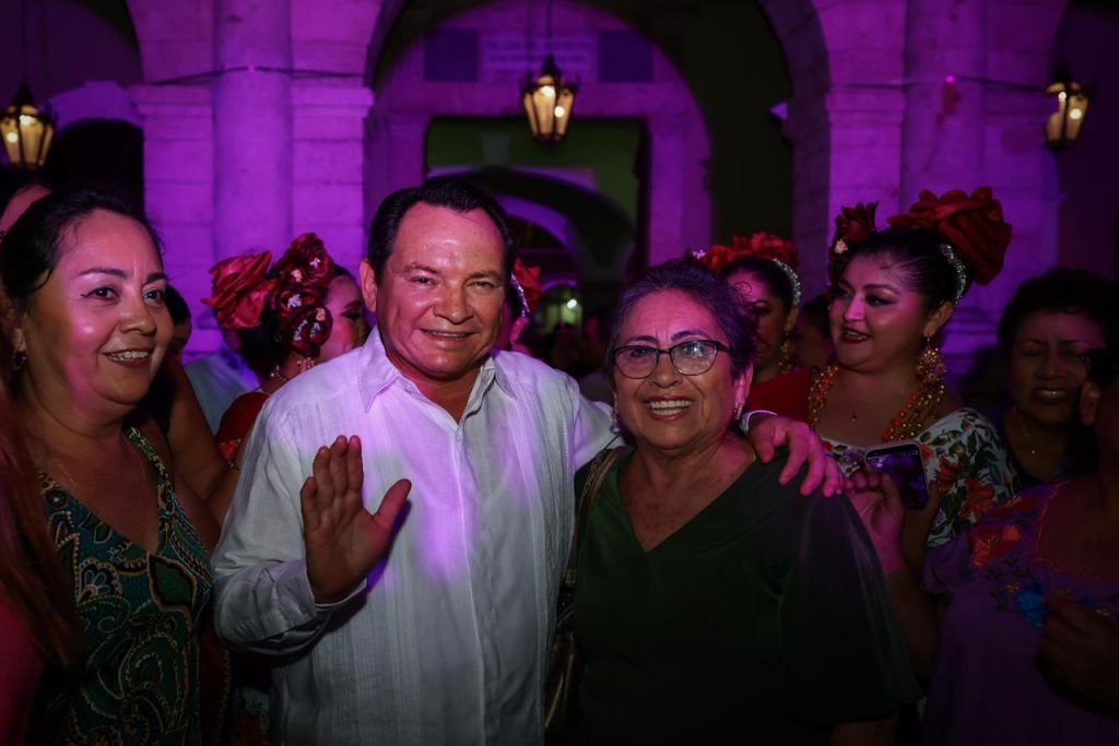 Palacio de Gobierno se ilumina de color morado por el 8 M WhatsApp Image 2026 03 01 At 22.11.36 1 1024x683