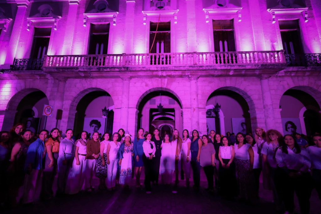 Palacio de Gobierno se ilumina de color morado por el 8 M WhatsApp Image 2026 03 01 At 22.11.36 1024x683