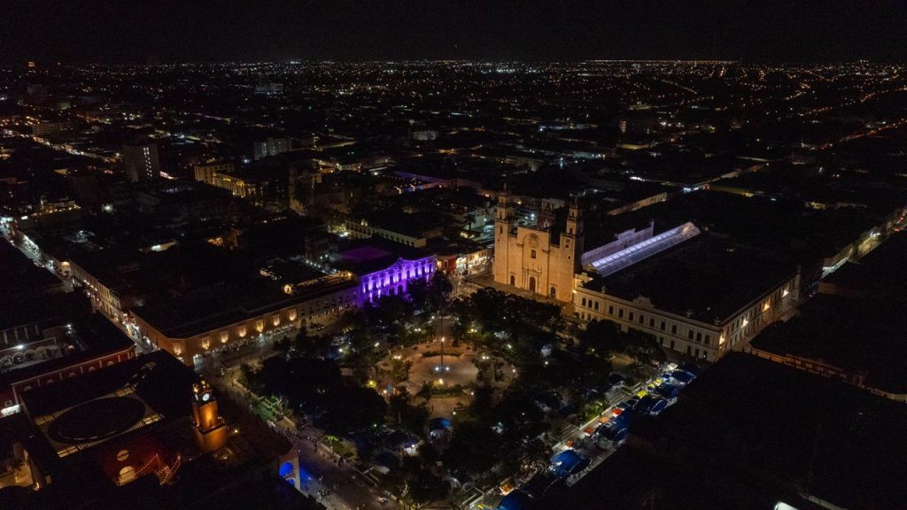 Palacio de Gobierno se ilumina de color morado por el 8 M WhatsApp Image 2026 03 01 At 22.11.38 1024x576