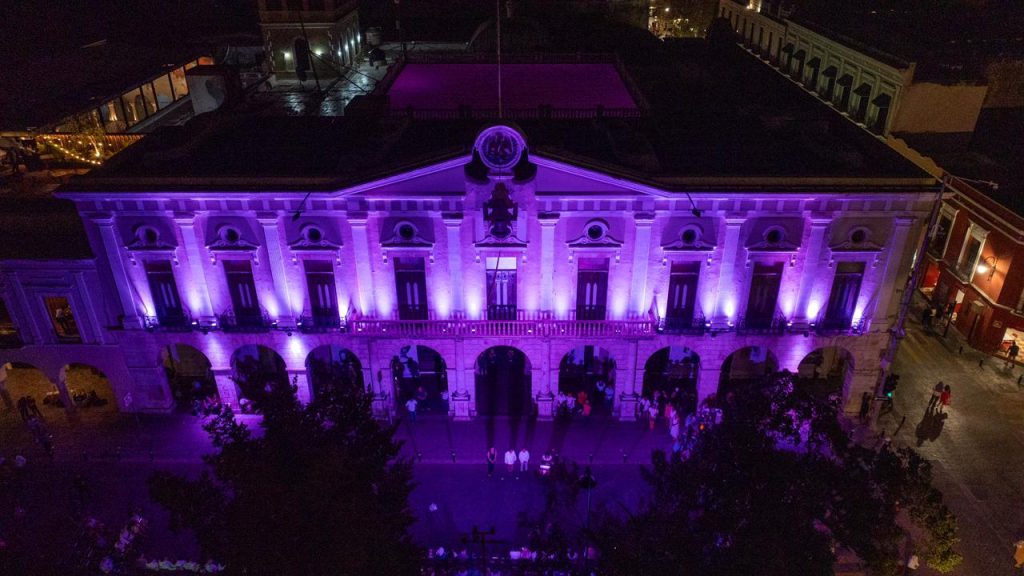 Palacio de Gobierno se ilumina de color morado por el 8 M WhatsApp Image 2026 03 01 At 22.11.39 1024x576