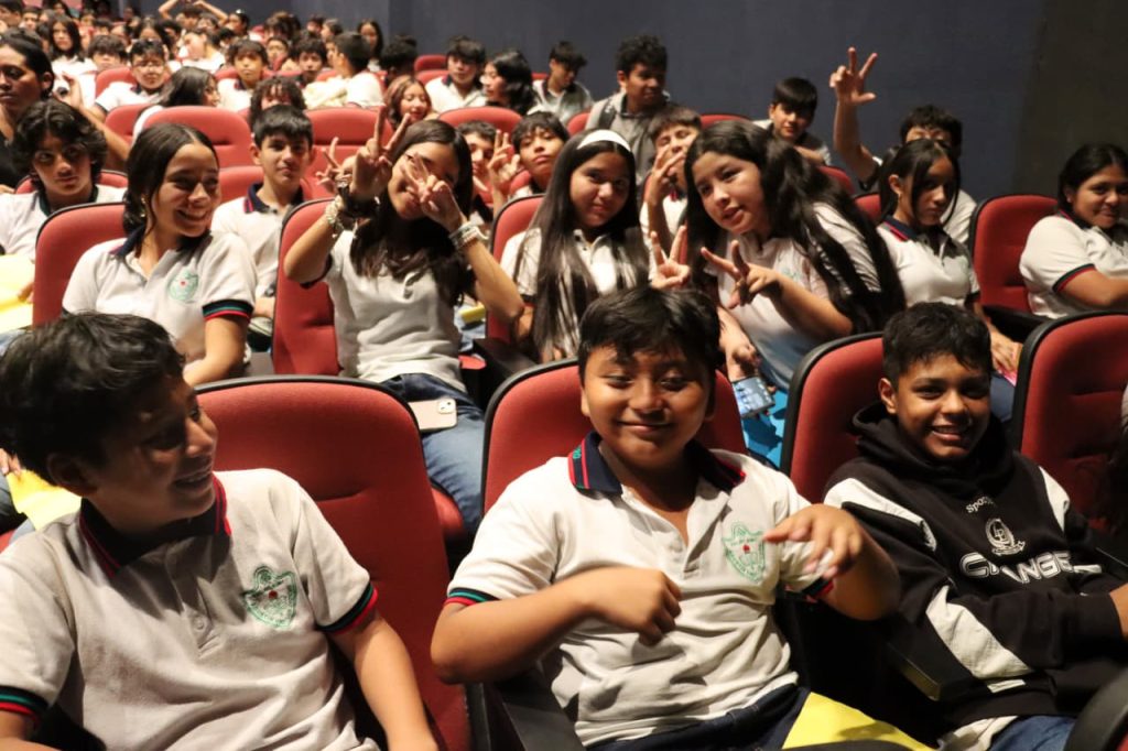 La puesta en escena “Aprender y olvidar” llena dos veces el Teatro Daniel Ayala F5b27b8d 3c3b 4c62 Abb8 4537c2104a7f 1024x682
