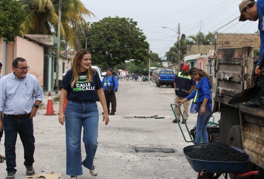Cecilia Patrón intensifica trabajos de bacheo en toda la ciudad por temporada de lluvias F6f11cf4 59f8 4ba9 B521 Bdd526a753b7 1024x695