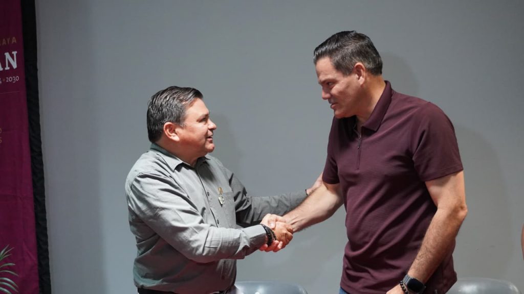 Signan convenio el IYEM y el Sistema Tele Yucatán para difundir programas, de emprendedores, artesanos y empresas SIGNAN CONVENIO EL IYEM Y EL SISTEMA TELE YUCATÁN