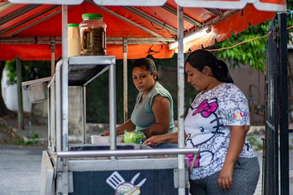 Mujeres Renacimiento ayuda a madres autónomas a abrir su propio negocio 088c4437 1248 4919 A027 D7684d1d0126 1024x682