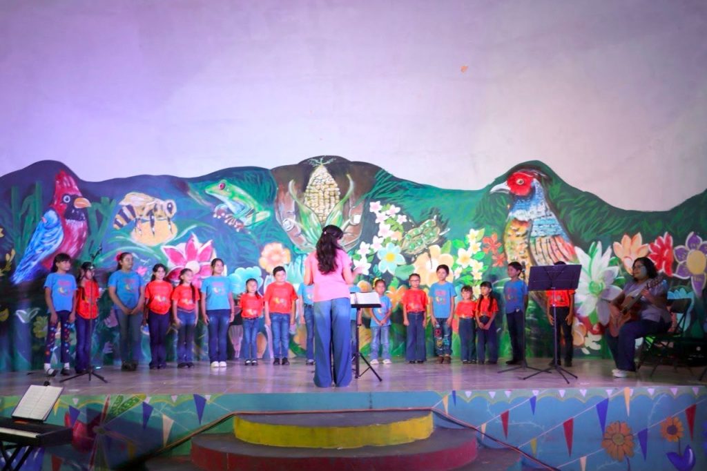 Niñas y niños de Paaxil Kuxtal llenan de música la Concha Acústica de Tixpéhual 20d1db44 4fb6 4d83 Ae30 15fc1fb094d7 1024x682
