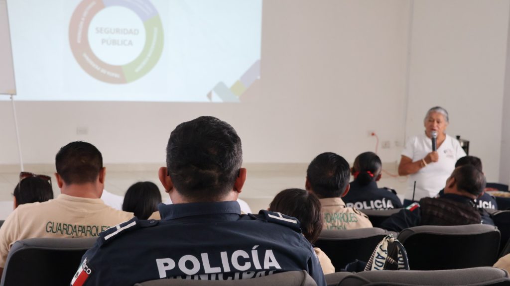 POLICÍA DE MÉRIDA RECIBE CAPACITACIÓN EN DERECHOS HUMANOS