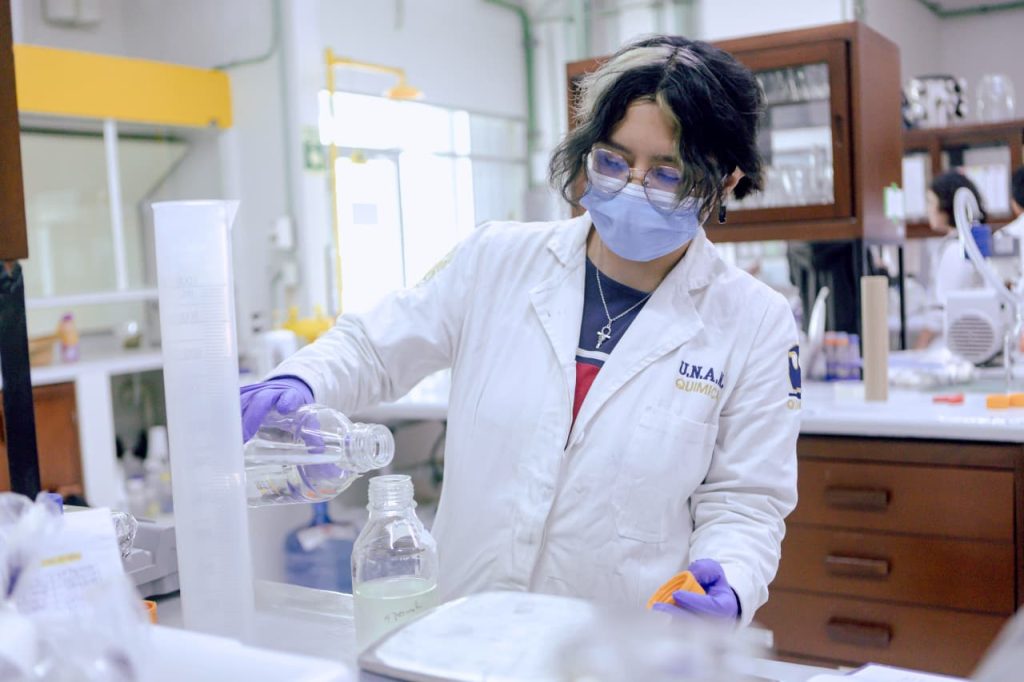 SECIHTI ABRE CONVOCATORIA DE BECAS DE 30 Y 50 MIL PESOS