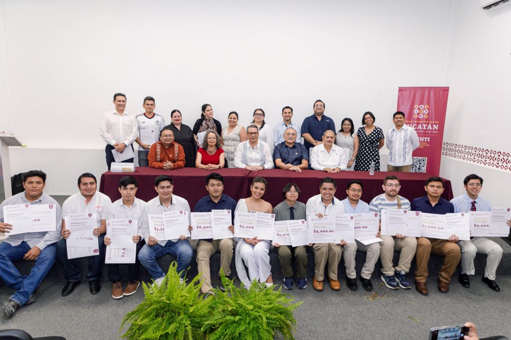 Gobierno del Renacimiento Maya reconoce talento científico de estudiantes yucatecos Reconocimientos a proyectos de creatividad, investigación e innovación.