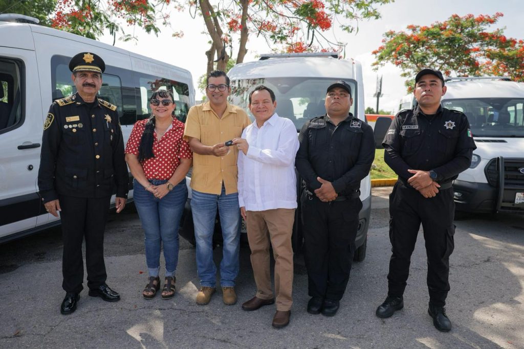 RENACIMIENTO MAYA ENTREGA 31 VEHÍCULOS DE APROXIMACIÓN A 30 MUNICIPIOS