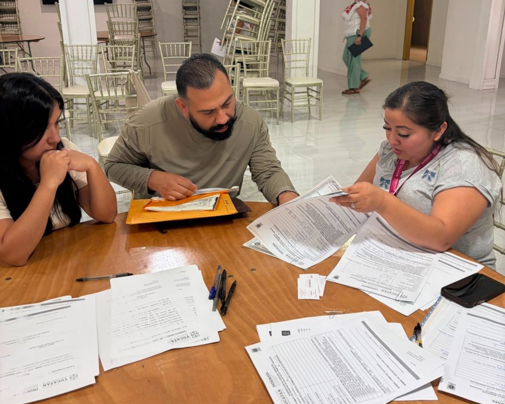 BRINDAN ORIENTACIÓN GRATUITA A COMUNIDAD YUCATECA EN CALIFORNIA