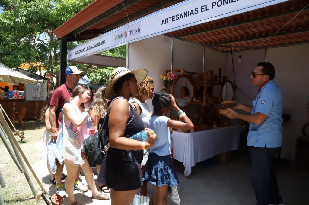 TURISMO EXTRANJERO EN LA FERIA TUNICH