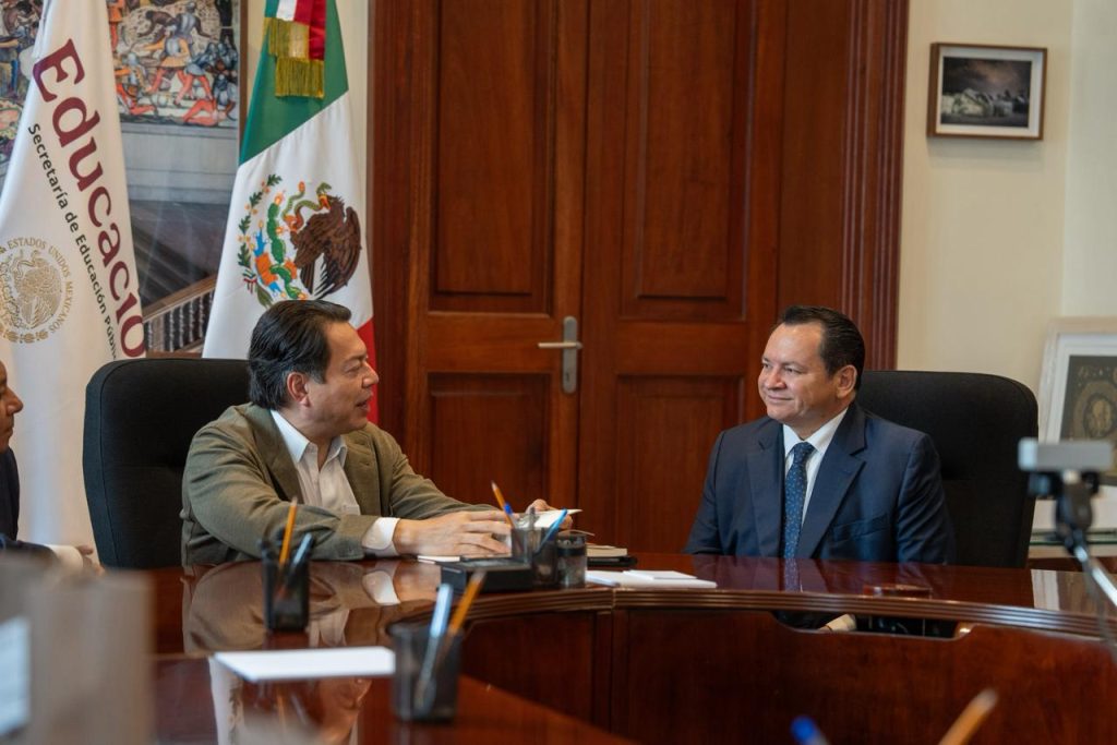 Díaz Mena lleva talento yucateco a la SEP: