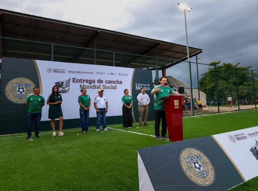 Díaz Mena inauguró la nueva cancha de Fútbol 5 en Tekax