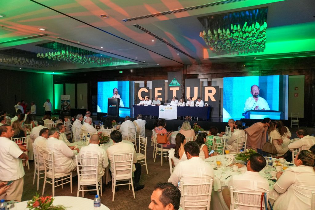 GOBIERNO DEL ESTADO Y SECTOR EMPRESARIAL REFRENDAN ALIANZA PARA FORTALECER EL TURISMO EN YUCATÁN