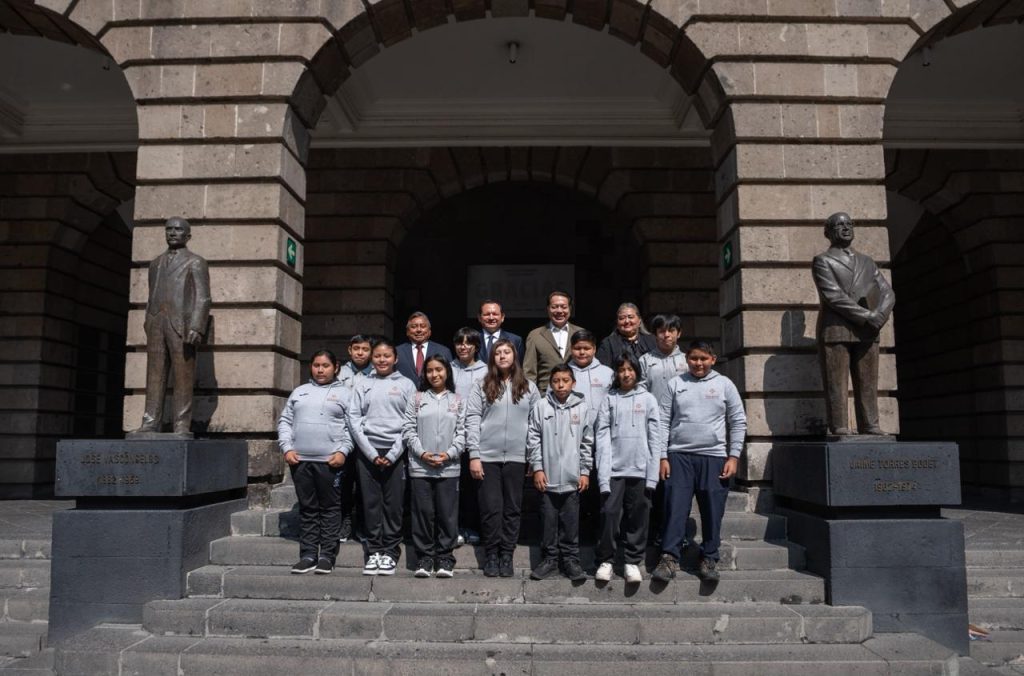 Díaz Mena lleva talento yucateco a la SEP: