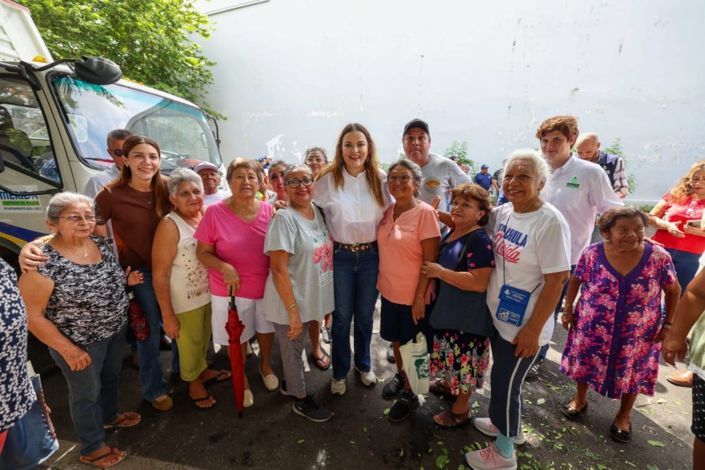 Mega Operativos llevan orden y limpieza a cada colonia de Mérida: Cecilia Patrón Mega Operativo de limpieza@ceciliapatron en col. Sambulá
