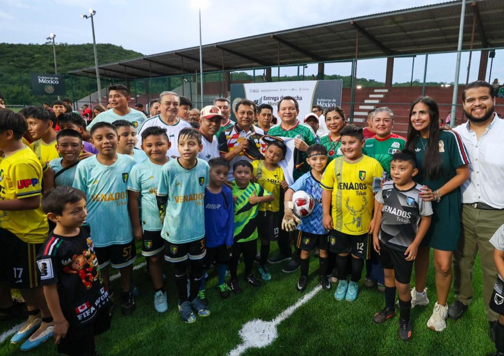 Díaz Mena inauguró la nueva cancha de Fútbol 5 en Tekax
